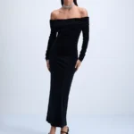 Платье из бархата с открытыми плечами