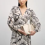 Платье из вискозы с V-образным вырезом