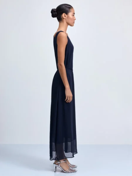 Платье с декоративным поясом