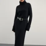 Платье вязаное с объёмным воротом