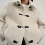 Полупальто утепленное с застежками