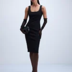 Приталенное платье с декоративной отделкой