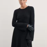 Приталенное вязаное платье