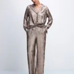 Прямые брюки из блестящей ткани