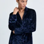 Рубашка из бархата с отложным воротником