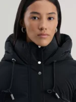 Стеганое пальто с капюшоном