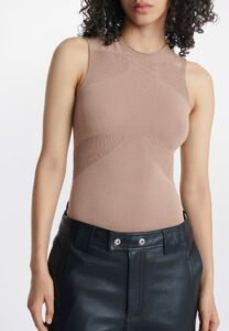 Топ DION LEE