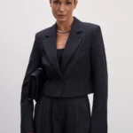 Укороченный однобортный жакет