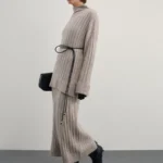 Вязаная юбка с разрезом