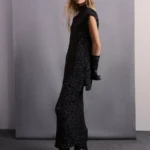 Вязаная юбка в риб с меланжевым плетением