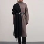 Вязаное платье миди с воротником-стойкой