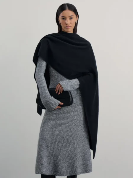 Вязаное приталенное платье с меланжевым переплетением