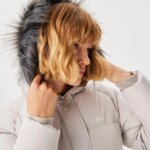 Женская куртка Lacoste с капюшоном