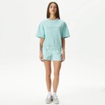 Женские короткие однотонные шорты Lacoste