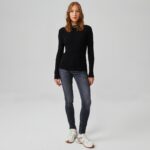 Женский свитер Lacoste Slim Fit